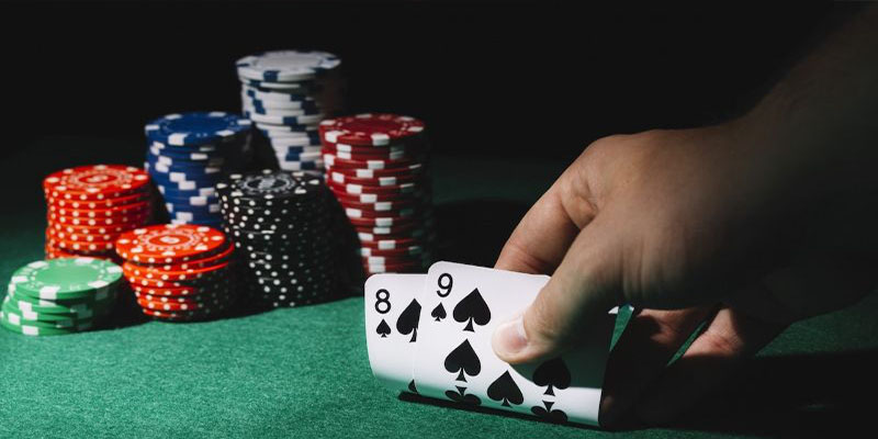 Chi tiết về cách chơi poker 2 lá ở các vòng cược